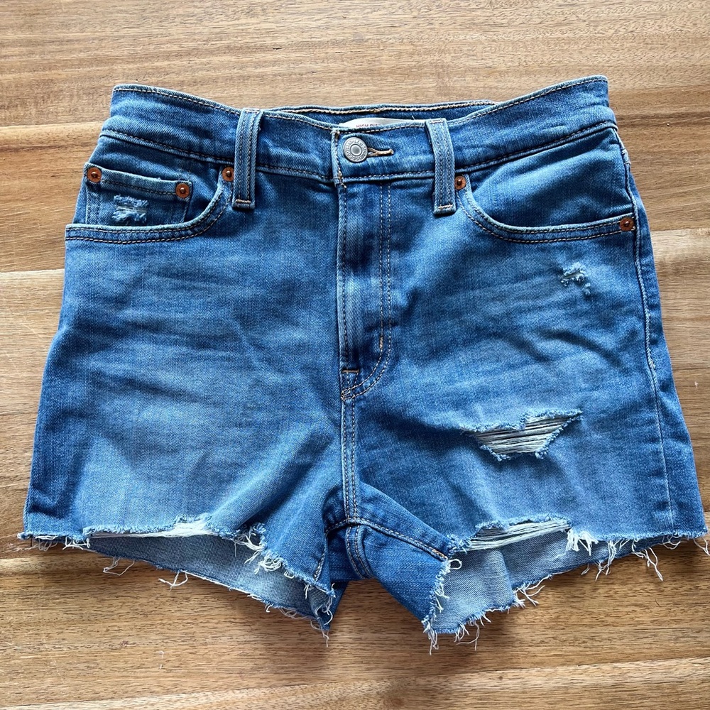 Levi’s high rise jean short size 27
